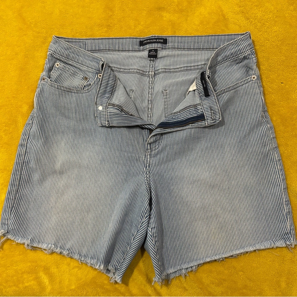 Calvin Klein Jeans Striped Blue Jean Shorts
(0154)